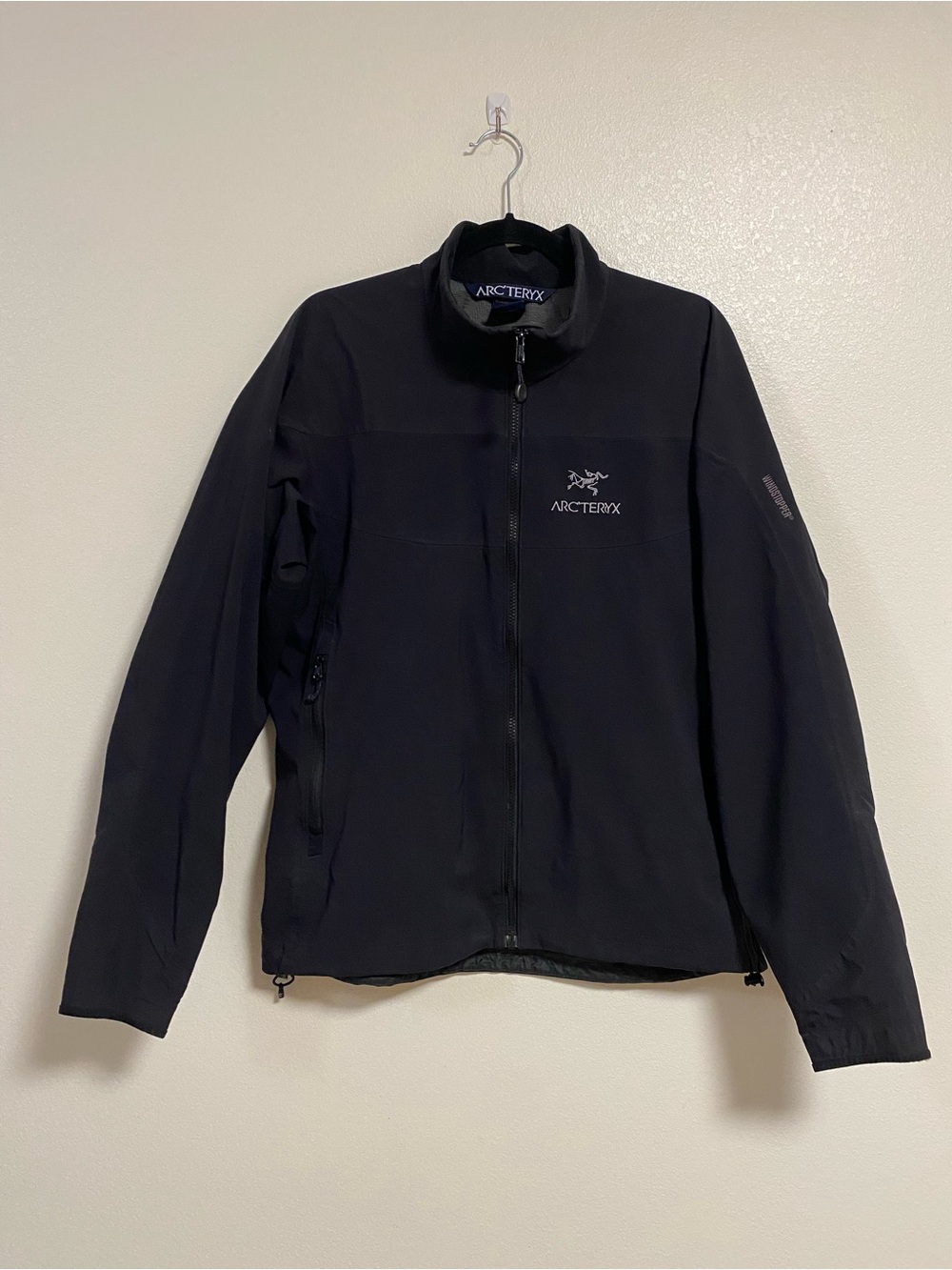 Arc'teryx Jacket Men's Large Black Softshell Windstopper Jacket Full zip front